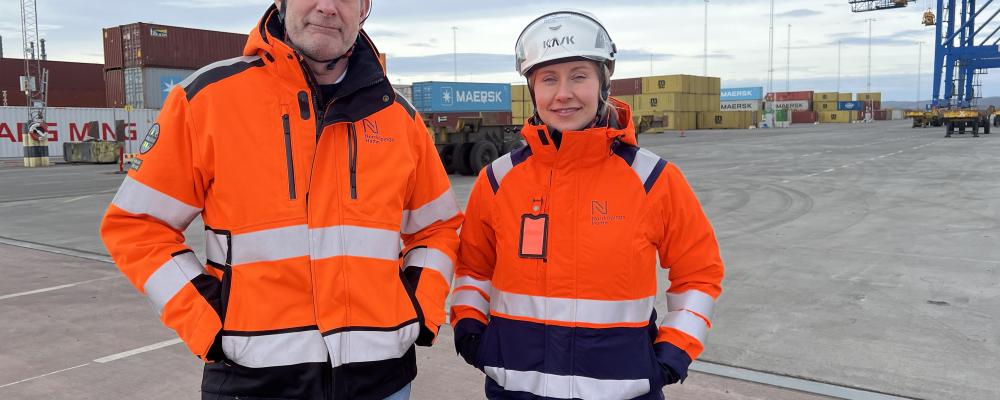 Hans Karlsson och Ewelina Traskowska-Lundén från Norrköpings Hamn som arbetat med ansökan tillsammans med Norrköpings kommun och Södertälje Hamn.