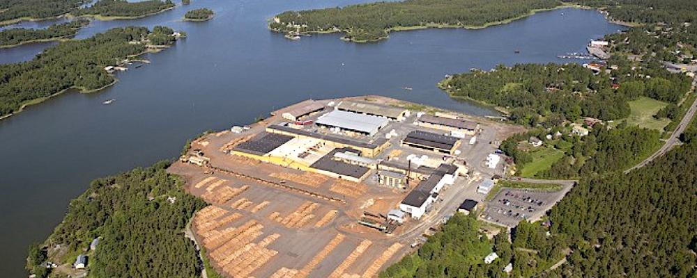 Merikarvian Lämpö Oy (Sastmola Värme Ab), som köper in och säljer fjärrvärme till slutkunderna, behöver enligt kommunen inte göra några större investeringar för att kunna dra nytta av den nya lösningen. Bild: Merikarvian Lämpö Oy