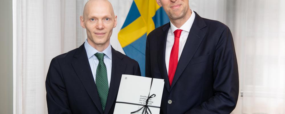 Finansmarknadsminister Niklas Wykman och Jacob Stedman, VD för Blykalla FotoOlleFriman. Pressbild: Blykalla