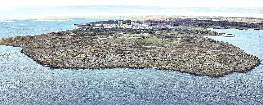 Videberg Krafts projekt på Väröhalvön har ännu inte fattat något slutligt investeringsbeslut. Projektet befinner sig fortfarande i tillstånds- och utvecklingsfasen. Om tidsplanen håller kan den första reaktorn tas i drift under mitten av 2030-talet. SMR-tekniken har ännu inte tagits i kommersiell drift i Europa, men flera projekt utvecklas samtidigt i Storbritannien, Tjeckien, Sverige och andra länder. Ringhals kärnkraftverk på västkusten kan få sällskap av tre nya små modulära reaktorer på Väröhalvön. Foto: Vattenfall.