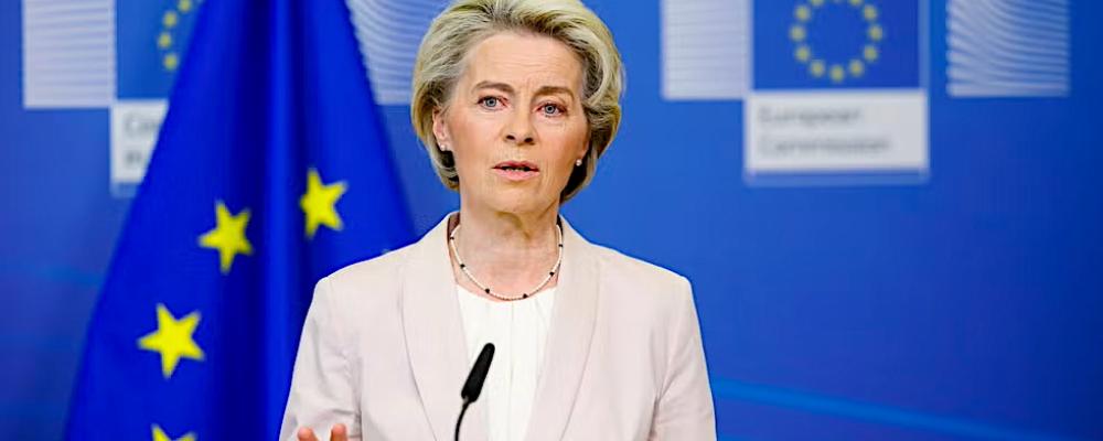 EU-kommissionens ordförande Ursula von der Leyen i talarstolen. Höga företrädare för regeringarna i Tyskland, Spanien, Nederländerna, Polen och Österrike har i ett gemensamt brev till EU-kommissionen uppmanat till konkreta ändringar av EU:s regler för RFNBO (förnybara bränslen av icke-biologiskt ursprung). De anser att den delegerade förordningen som fastställer regelverket "inte överensstämmer med de ekonomiska realiteterna för utvecklingen av vätgasmarknaden, vare sig inom EU eller globalt." Foto: Europeiska Kommissionen
