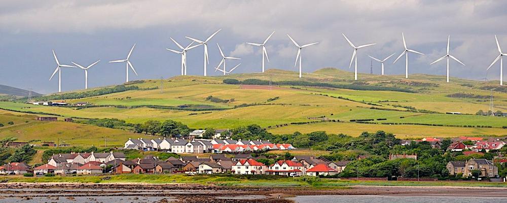 Vindkraftparken i Ardrossan i North Ayrshire, Skottland. Foto: Wikipedia Commons: Kredit: Vincent van Zeijst
