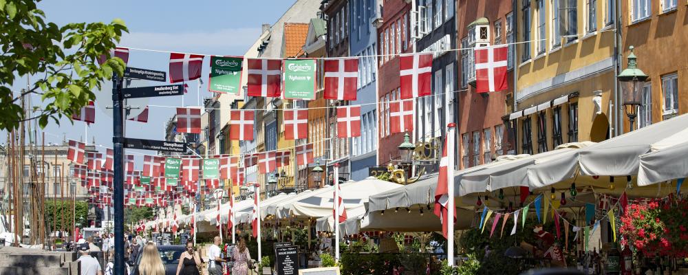 Ett EM-dekorerat Nyhavn, i Köpenhamn. Symbolbild. Foto: Wikipedia Common Lic. Kredit. News Øresund – Sofie Paisley © News Øresund – Sofie Paisley