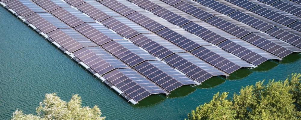 Det flytande solcellsprojektet Skûlenboarch i Friesland ska omfatta cirka 35 hektar vattenyta. FOTO: BayWa r.e.