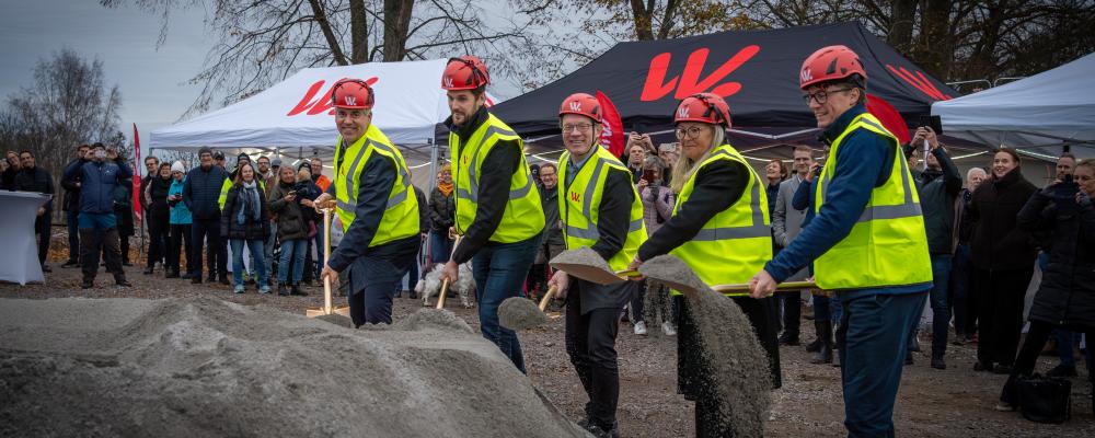 Första spadtaget för Göta kanals planerade besökscentrum i Berg. Pressbild: AB Göta kanalbolag