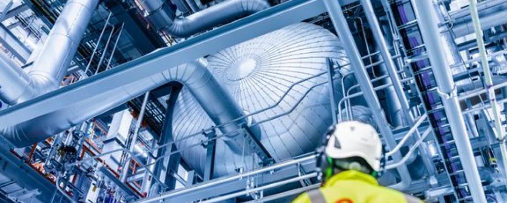 E.ON och entreprenören Akea genomför nu alla nya fjärrvärmeprojekt i Malmö med fossilfria maskiner och transporter. Genom att använda det förnybara drivmedlet HVO100 minskar koldioxidutsläppen kraftigt redan i byggskedet. Foto: Christian Andersson, Apelöga