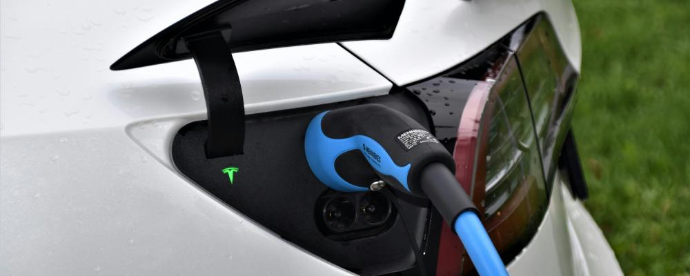 Förra året beviljades cirka en halv miljard kronor i stöd till omkring 43 000 laddpunkter. Foto: waldemar brandt /Unsplash