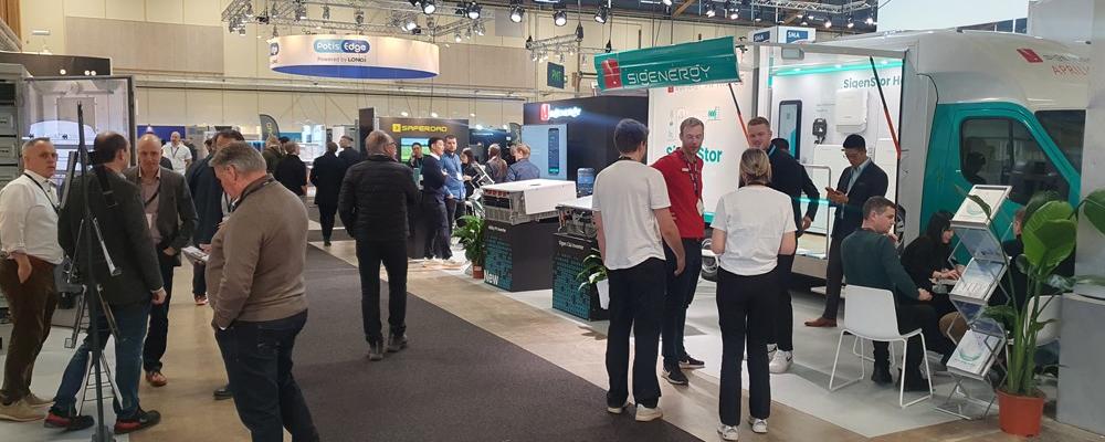 Trängsel bland montrarna. Foto: Jörgen Städje