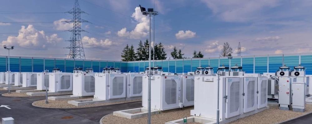 Energilagringsanläggning i Litauen. Landet siktar på att nå 1,5 gigawatt lagringskapacitet till 2028. Foto: Energy Cells