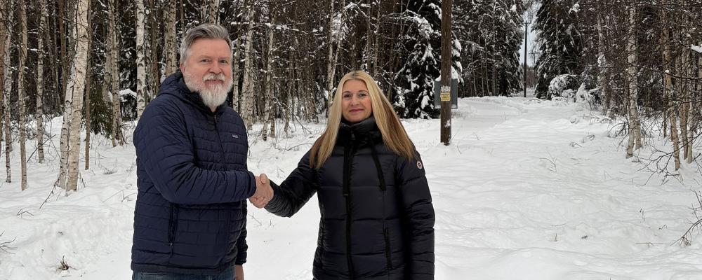 Magdalena Brodin, vd på Exeri och Mikael Söderström, underhållsingenjör på Skellefteå Kraft. Pressbild: Exeri