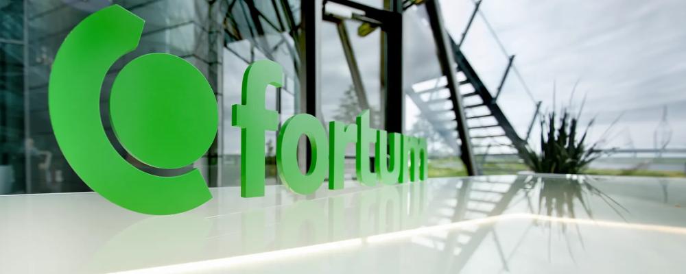 Energikrisen i Europa ledde till en rad snabba politiska beslut om beskattning och prisreglering. Fallet i Finland illustrerar hur svårt det är att förena nationella krisåtgärder med EU:s regelverk – och hur osäkra spelregler kan påverka investeringar i elproduktion, oavsett energislag. Foto: Fortum