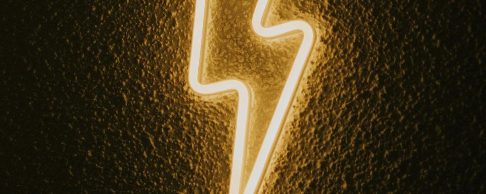 Blixtskylt. Foto: Gio Bartlett / Unsplash