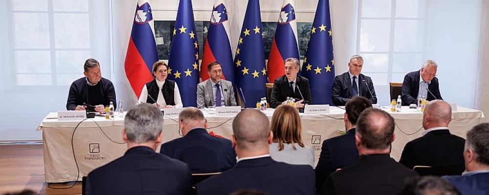 Slovenska regeringens möte med premiärminister Robert Golob i samband med beskedet om fortsatt planprocess för ny reaktor i Krško. Foto: Slovenska Regeringen