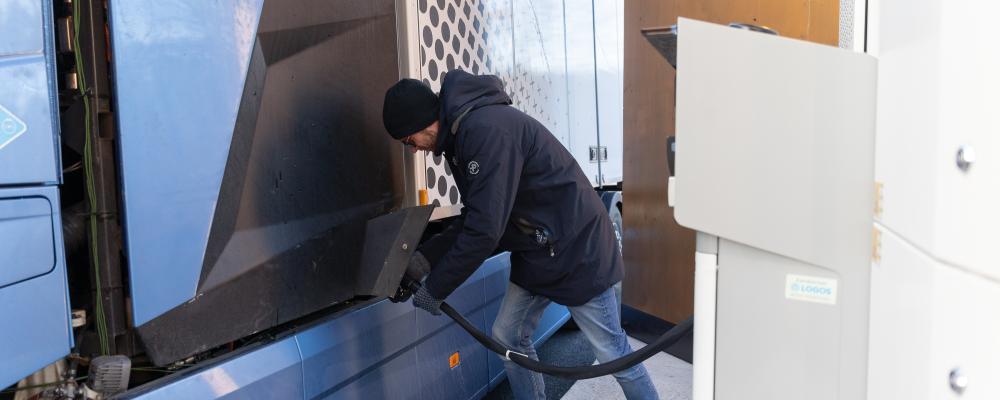 Alliansen jämför utrullningen av vätgasfordon och tankstationer med hur utbyggnaden av mobiltelefonnät drev den snabba ökningen av mobilanvändning i början av 2000-talet. Foto: Hydri