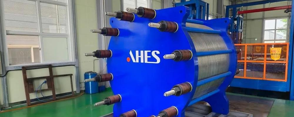 En elektrolysanläggning med AHES-varumärke. Den indiska förnybarhetskoncernen KP Group har tecknat ett tidigt avtal med vätgasteknikbolagen GH2 Solar och Advanced Hydrogen Energy Solutions (AHES) för att utveckla en anläggning för grön ammoniak med en kapacitet på 100 000 ton per år. Foto: GH2 Solar