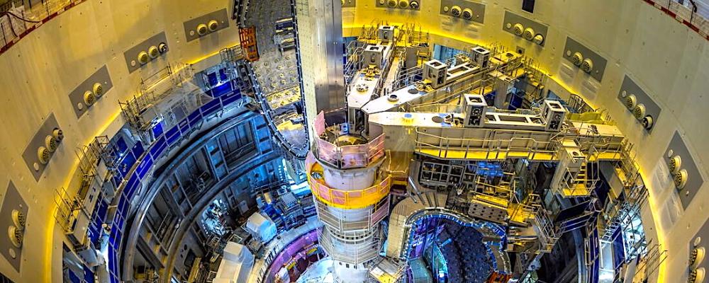 Fyra i gropen: sektormodul 8 sänktes nyligen ned på plats bredvid sektormodulerna 7, 6 och 5. Foto: ITER