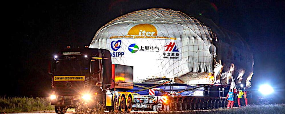 En 330 ton tung kryostat anlände till ITER:s byggplats i franska Cadarache i oktober efter fem nätters transport från hamnen i Berre-l’Étang. Komponentens längd är 22 meter och bredd nära 11 meter.
Foto: ITER Organisation