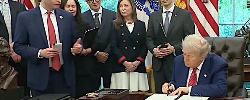 Trump vill öka den amerikanska kärnkraftskapaciteten från cirka hundra gigawatt till fyrahundra gigawatt fram till år 2050. Målet omfattar både konventionella anläggningar och ny teknik som små modulära reaktorer. Foto: The White House press foto..
