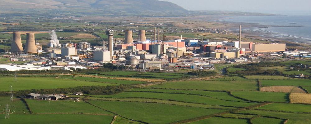 Sellafield i Cumbria är en av Storbritanniens största kärntekniska anläggningar och hanterar i dag främst sanering av äldre reaktorer. Foto: Geograph.org