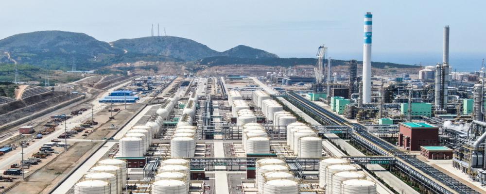 Kinesiskt raffinaderi i Dalian i provinsen Liaoning. Foto: China Petroleum and Chemical Industry