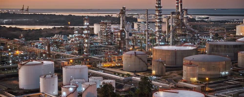 Möves vätgasraffinaderi La Rábida i Huelva, där projektet Onuba ska byggas. Anläggningen är den största i Spanien. Tyska Thyssenkrupp Nucera har fått en order på 300 megawatt alkaliska elektrolysörer från det spanska energibolaget Moeve. Utrustningen ska användas i projektet Onuba, som blir Spaniens största anläggning för grön vätgas som hittills har nått ett slutligt investeringsbeslut.
Foto: Moeve