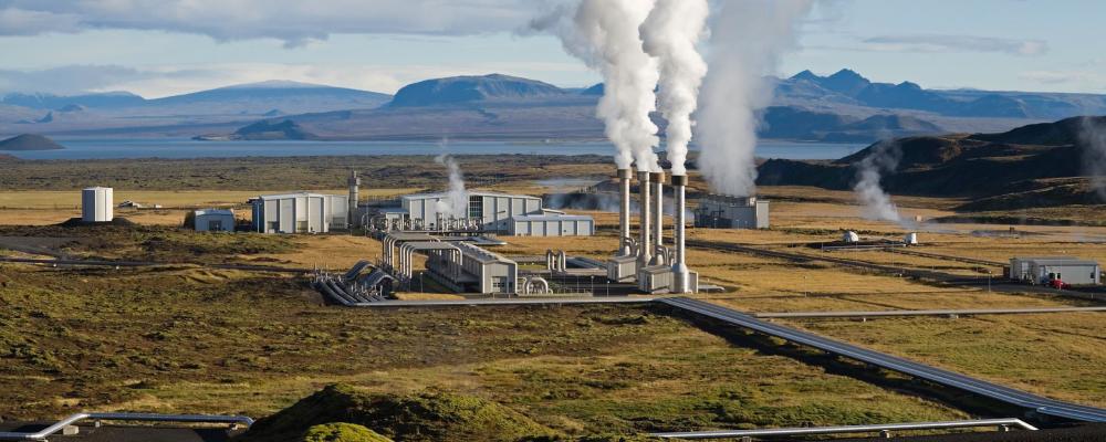 Nesjavellir geotermiska kraftverk i Thingvellir, Island. Foto: Wikipedia Commons-licens.