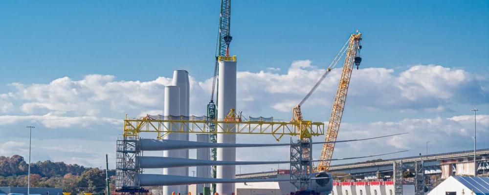 Ørsteds vindturbinblad för projektet Revolution Wind uppställda vid kusten norr om New York. Foto: Ørsted