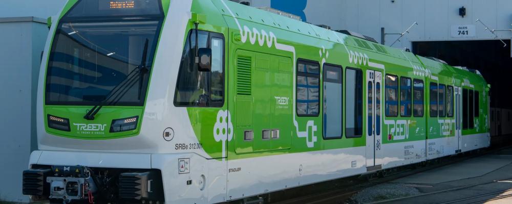 Stadler och FAL presenterar Europas första smalspårståg med batteridrift – minskar koldioxidutsläppen med 1 300 ton per år. Foto: Stadler