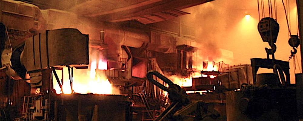 Stålfabrik med två ljusbågsugnar. Foto: Wikipedia Commons Lic. Kredit: Payton Chung,