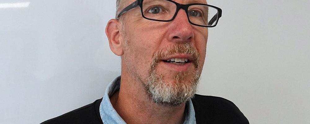Civilingenjören Thomas Steenberg, en av grundarna av Copenhagen Atomics, visade runt på anläggningen och berättade om fördelarna med torium som kärnbränsle. Företagets motto: ”Energy equals Prosperity”.