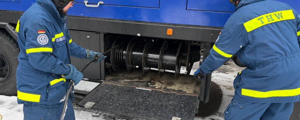 Räddningsorganisationen Technische Hilfswerk (THW) hjälper till att återställa elförsörjningen i sydvästra Berlin. Foto: THW