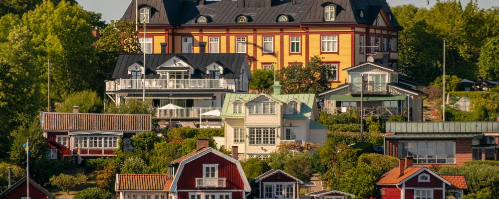 axholm har landets högsta kostnader för nyttigheter – 3 633 kronor per lägenhet och månad, enligt Nils Holgerssonrapporten 2025. Foto: Tom Podmore/Unsplash