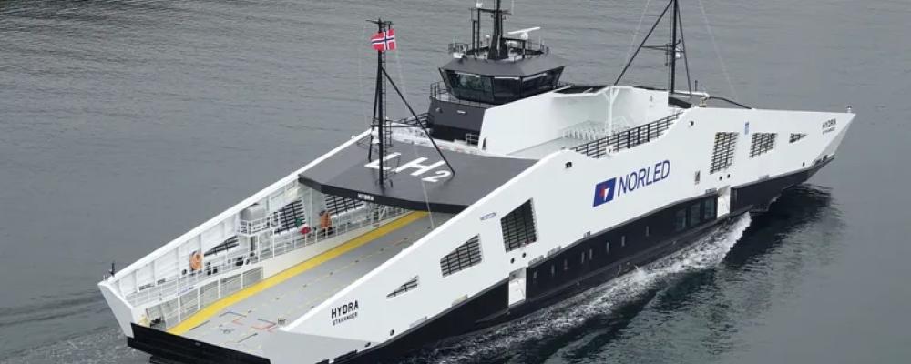 MF Hydra, världens första vätgasdrivna färja, som seglade för första gången 2023, har blivit en dyr affär för det norska rederiet Norled. Foto: Norled.