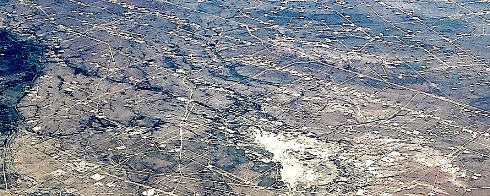 Flygbild över oljefälten i Permianbassängen i Ward County, Texas. Foto: Wikipedia Common Lic. Kredit: Eric Polk