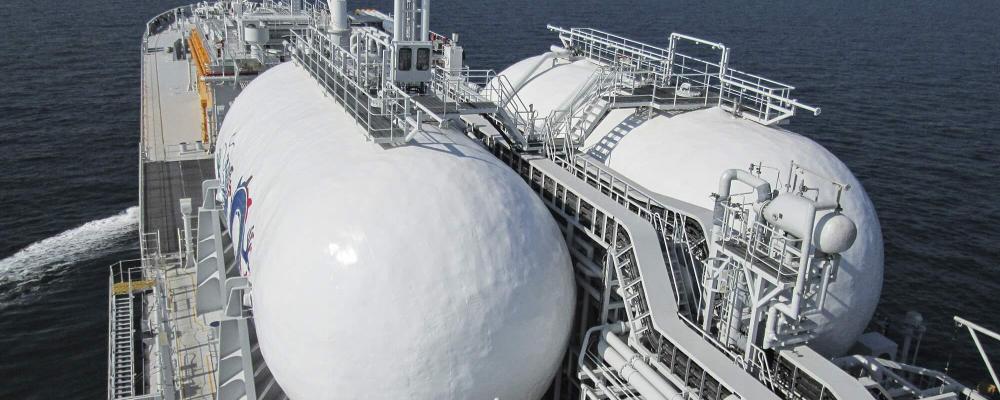 LNG-fartyg: Stordriftsfördelar minskar kostnaden för hjälpsystem per lagrad kubikmeter, vilket gör prismatiska tankar konkurrenskraftiga över 10 000 kubikmeter. Flera nya konstruktioner och koncept finns redan på ritbordet, och de första kontrakten för småskaliga LNG-fartyg har nu tecknats. Foto: Wärtsilä