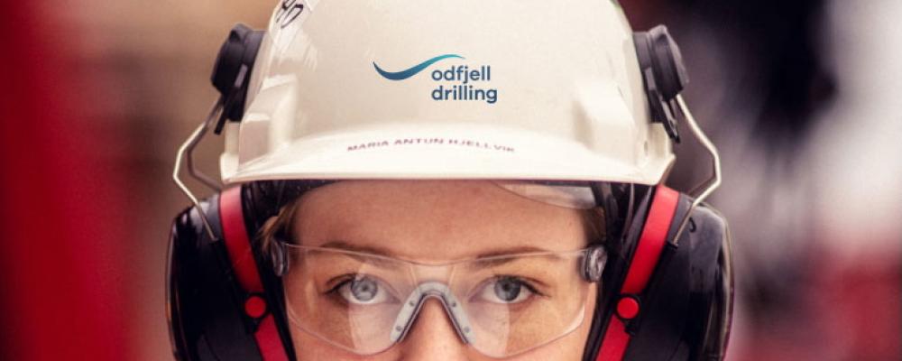 Maria Antun Hjellvik säger: - Jag tycker om att arbeta på Odfjell Drilling för att jag får ta mig an de utmaningar som vår industri står inför de kommande åren. Det är spännande att få vara med och utveckla lösningar och att arbeta tillsammans med mina kollegor för att nå vårt mål om utsläppsfri borrning.