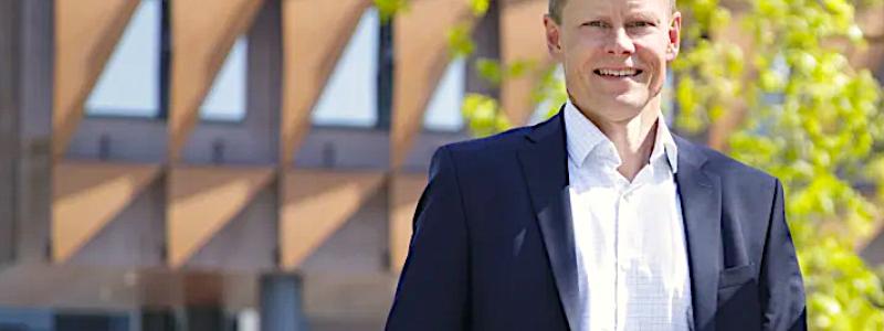 Det tryck som krävs av LDR-50-reaktorn är jämförbart med trycket i en espressomaskin. När anläggningen går under ett lägre tryck än fjärrvärmenätet kan man säkerställa att läckorna vid fel stannar kvar inne i anläggningen och inte äventyrar människor eller miljö, konstaterar Steady Energys vd Tommi Nyman.