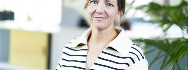 Det nya avtalet Timpris med tak, passar kunder som vill ha ett skydd mot pristoppar men samtidigt vill kunna ta del av de lägsta priserna enligt Moa Alexandersson, privatkundsansvarig på Jämtkraft. Foto: Jämtkraft