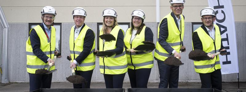 Första spadtaget för den nya anläggningen i Ludvika. Pressbild: Hitachi Energy