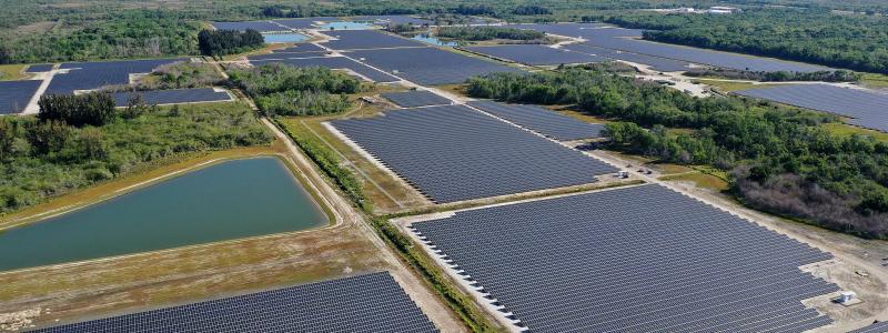Solcellsanläggning i Florida vid Kennedy Space Center. (NASA)