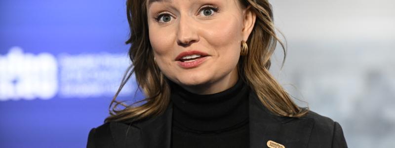 Fredrik Sandberg / TT: Regeringen med energi- och näringsminister Ebba Busch (KD) har fattat beslut om elstödet till hushåll i hela Sverige för november och december förra året. Pengarna ska betalas ut i vår. Arkivbild.