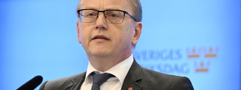 Jessica Gow/TT: Socialdemokraternas energipolitiska talesperson Fredrik Olovsson vill att energi- och näringsminister Ebba Busch snarast kommer till näringsutskottet om elstödet. Arkivbild.