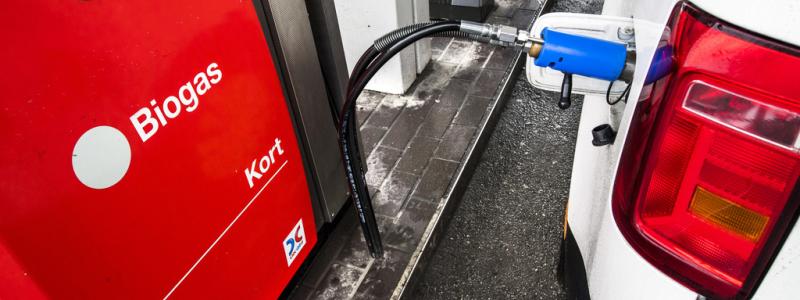 Claudio Bresciani/TT: Sveriges fordonsflotta ska till 70 procent vara fossilfri år 2030. För att det ska vara möjligt krävs olika miljövänliga drivmedel, som biogas. Men en EU-dom har snabbt förändrat förutsättningarna för biogas här. Arkivbild.