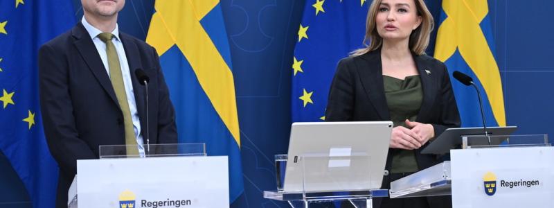Jonas Ekströmer/TT: Energi- och näringsminister Ebba Busch (KD) under torsdagens pressträff på regeringskansliet Rosenbad. Regeringen har tillsatt Carl Berglöf som nationell kärnkraftssamordnare.