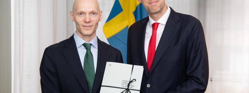 Finansmarknadsminister Niklas Wykman och Jacob Stedman, VD för Blykalla FotoOlleFriman. Pressbild: Blykalla