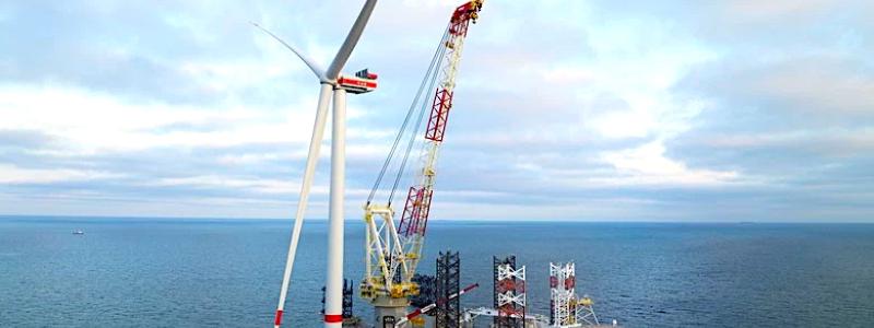 Havsbaserade vindturbiner installeras ofta långt ute till havs med hjälp av specialfartyg. Foto: Vestas / pressbild.