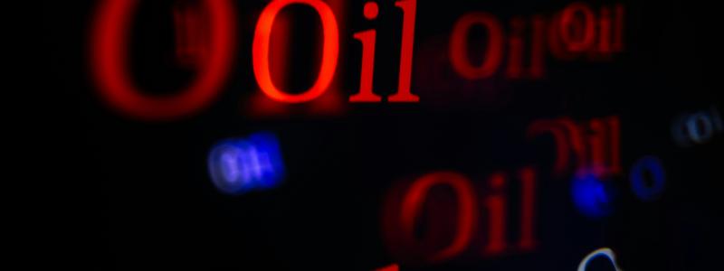 Text där det står Oil. Foto: Andrey Soldatov