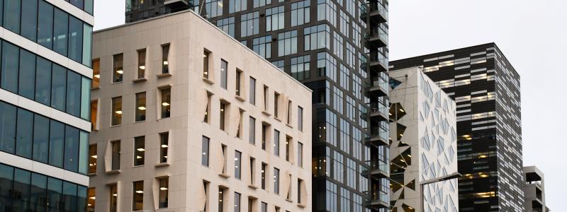 EG:s analys av över 1500 byggnader visar att införandet av Danfoss Leanheat minskat värmeförbrukningen med nästan 10 % på 2,5 år – utan att komforten påverkats, med stabila inomhustemperaturer på 21,7–22 °C.