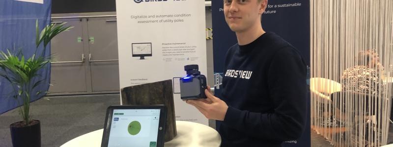 Sondre Nærland, product och costumer manager, på Birdsview visade upp företagets markpenetrerande radar på Elfackmässan.