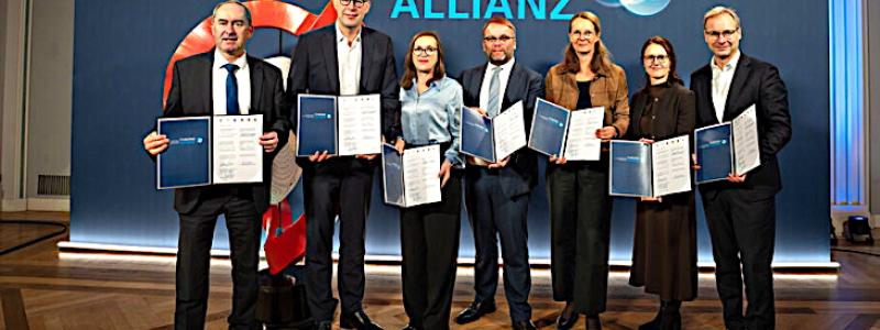 En ceremoni hölls nyligen i München för att markera bildandet av alliansen (Bild: Axel König/StMWK).